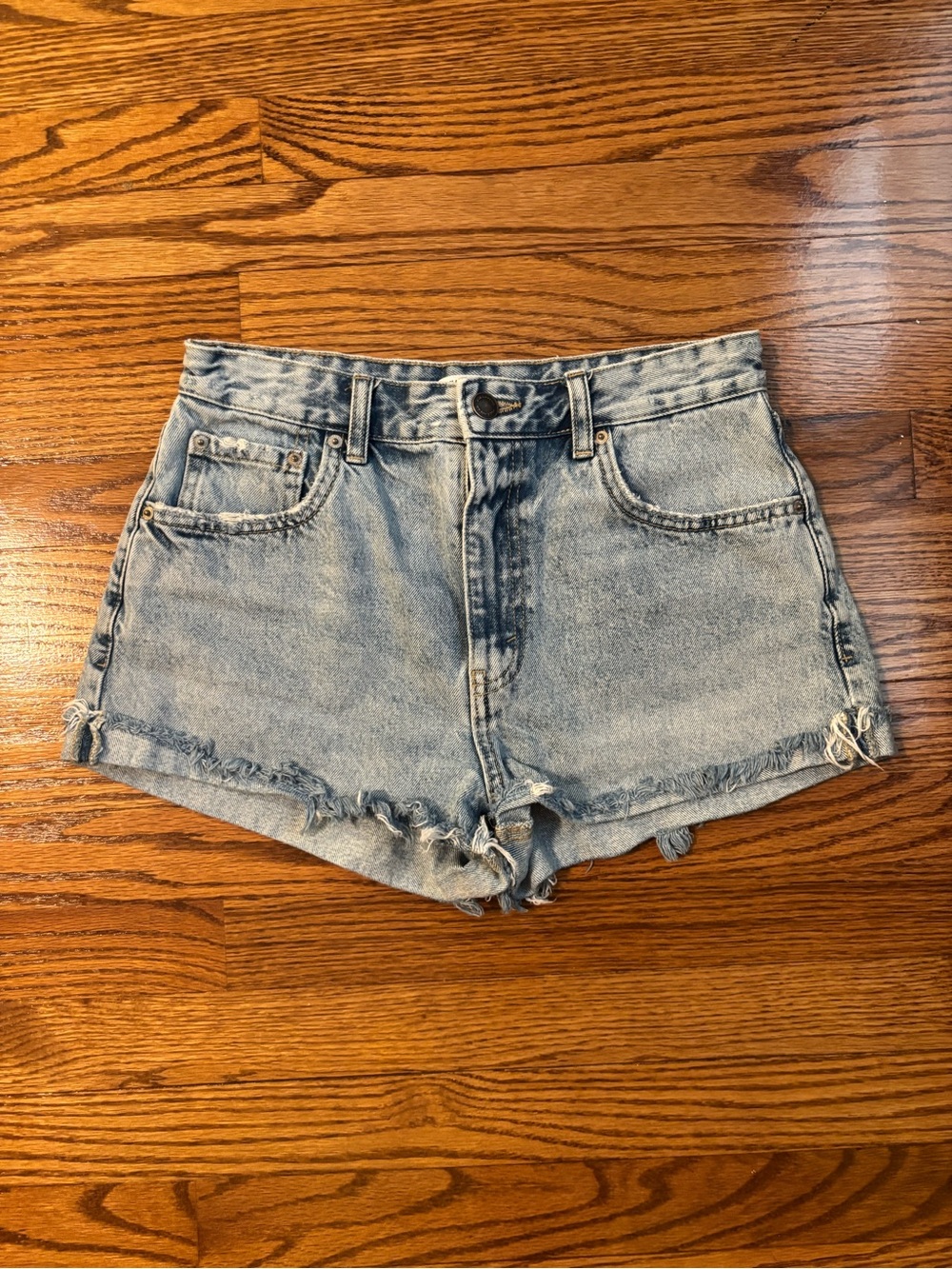 Pull&Bear High Waisted Distressed Denim Cutoff Shorts Light Wash Size 6
